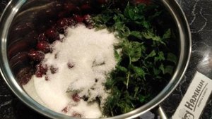 Компот из кизила с мятой