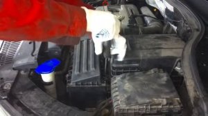 Замена воздушного фильтра на Volkswagen Tiguan в АвтоТехЦентре "ЭВИС-МОТОРС"