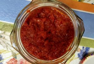 Аджика из острого перца и чеснока без консервации