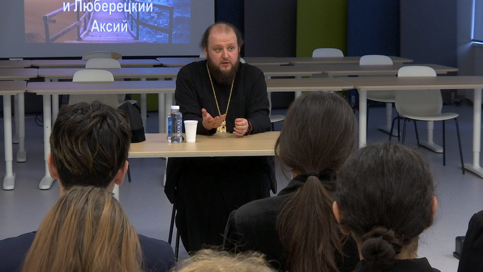 Архиепископ Подольский и Люберецкий Аксий провел урок для детей