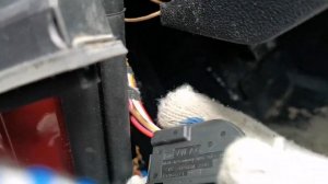 как провести акустические провода в штатную гофру шкода октавия а7