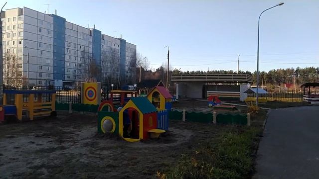 ДЕТСКИЙ САДИК ОКОЛО ЛЕСА. НОВЫЙ ДЕТСКИЙ САДИК В ГОРОДЕ ЗАВОЛЖЬЕ. КРАСИВЫЙ! смотреть онлайн