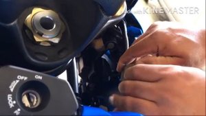 Suzuki GSX S1000F Removendo e instalando a carenagem