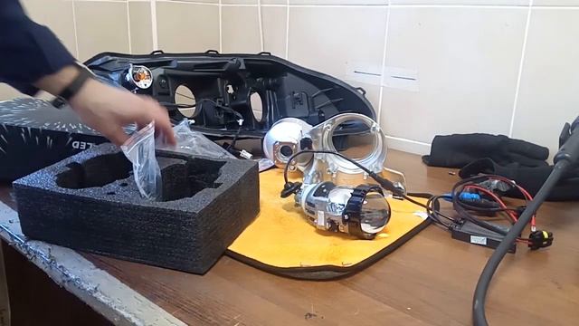 Рено Лагуна 3 Улучшение головного света. Установка светодиодных линз. смотреть онлайн