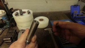 Дополнительный опорный каток гусеницы