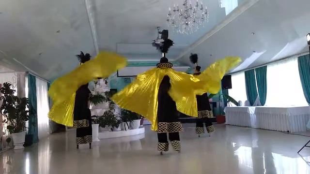 Шоу на ходулях смотреть онлайн