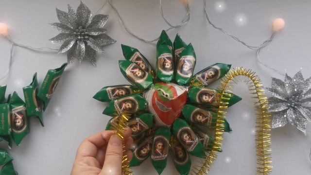 Съедоьная елочка из конфет своими руками. Новогодний вкусный подарок смотреть онлайн