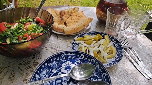 Вкусные лепёшки. Малина тоже чистая. смотреть онлайн