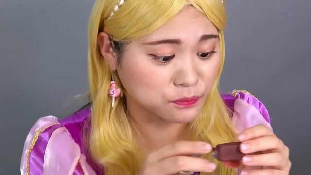 Riasan Cokelat Lipstik yang Dapat Dimakan Mukbang DONA Indonesia смотреть онлайн
