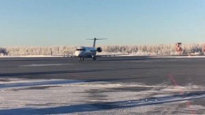 Bombardier ✈️CRJ-200 а/к UVTaero рейс-576 ХАС-ПРЬ-ККЗ рулёжка аэропорт Ханты-Мансийск .