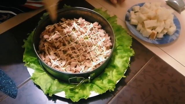 САЛАТ ? КОПЧЁНЫЙ С ИЗЮМИНКОЙ ?