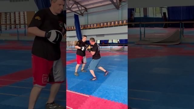 Уклон и контратака двойкой. Комбинация для ближнего боя - Slip & Counter Punches. Close Combat Dril