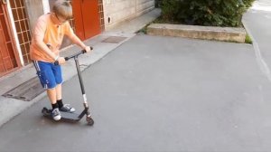 Трюки на самокате от Артёма!!!