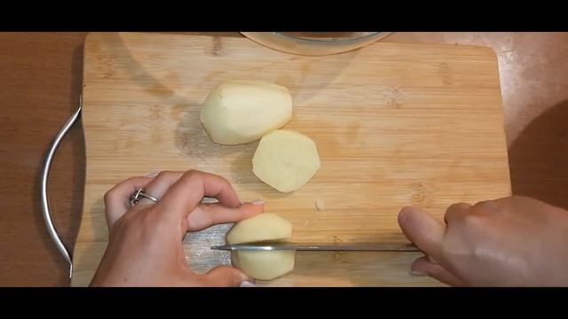 Сочные куриные бедрышки с картошкой в сметанном соусе
