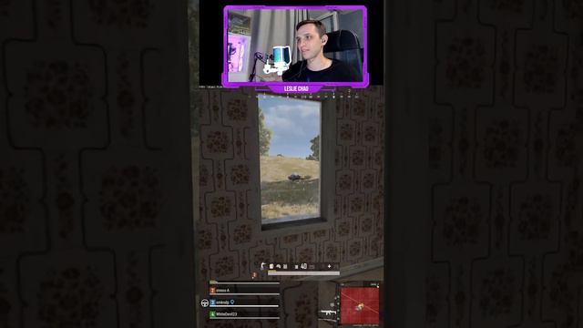 А че он в соло лутается 😂😂Стримы на YouTube и VK Play в 20:30 #shorts #пабг #пубг  #pubg