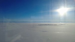 Байкал зимой из окна поезда: поездка по КБЖД от Половинной до Маритуя