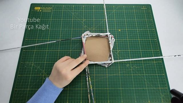 ONE PROJECT, TWO DIFFERENT USES - Lantern and Flower Vase By Newspaper смотреть онлайн