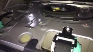 Задняя полка в Тойота Королла, вибро- шумки нет, при замене колонок появилось дребезжание