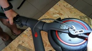 Девушка на электросамокате. Электросамокат Mijia Pro апгрейд. Апгрейд электросамокатов в Минске.