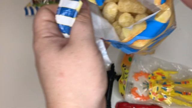 ПАЛОЧКИ С СЮРПРИЗОМ!!! РАСПАКОВКА КУКУРУЗНЫХ ПАЛОЧЕК КОРОЛЕВСКИЕ смотреть онлайн