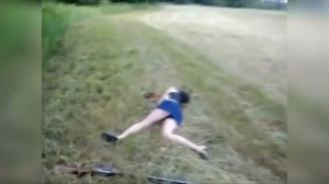 что НЕ нужно делать с оружием. Подборка смешных фейлов с оружием. Жесть кто дал им оружие в руки..