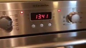 Духовка «Electrolux eob-33100x»