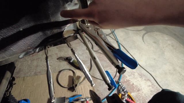 Дырка под ногами водителя — Alfa Romeo 75 смотреть онлайн