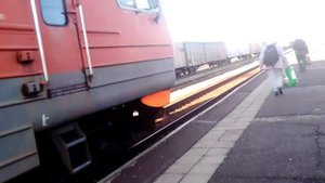 пасс. электропоезд ЭД9М-0255 сообщением Камарчага-Красноярск делает остановку на станции Злобино.