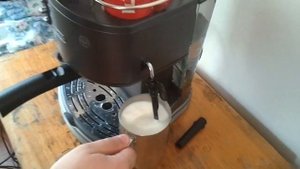 Delonghi EC300M - Latte (приготовление латте)