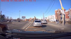 Учитель на БМВ "проучил" подрезавшего его водителя КИА