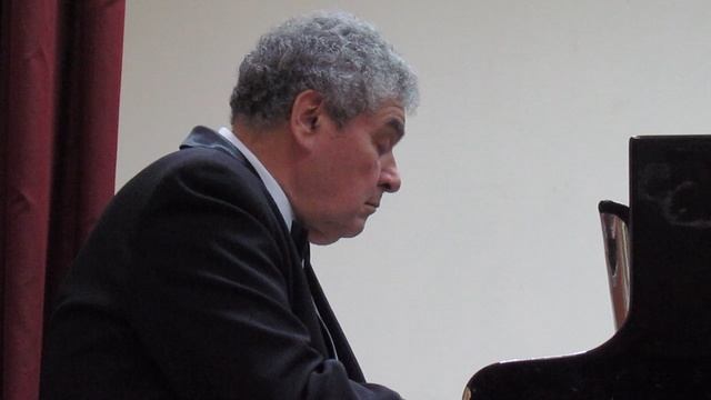 играет юрий трепов