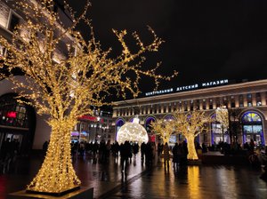Новогодняя Москва. Прогулка от Лубянки по Никольской улице до Охотного ряда.