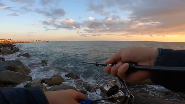 Осенний луфарь. Воблеры рулят! Рыбалка в Сочи. смотреть онлайн