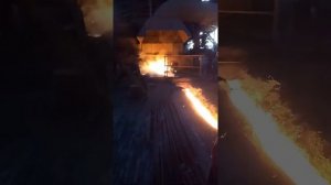 Выплавка чугуна в доменной печи (провинция Хейлундзян, Китай)