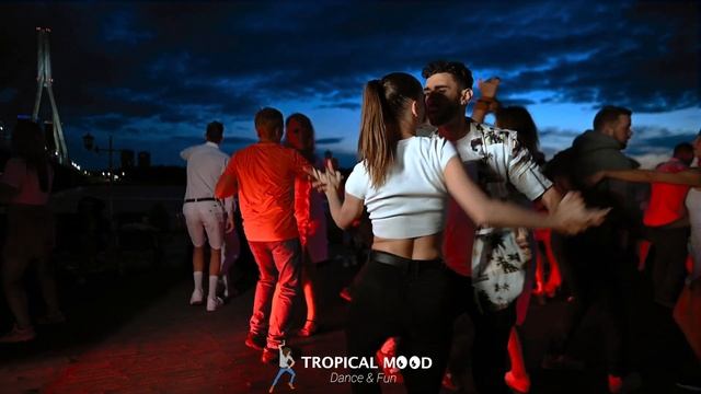World stars Jomante & Leandro enjoying romantic and fun bachata dance on a boat party, Riga, Latvia смотреть онлайн