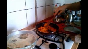 Тушеные куриные голени в подливе