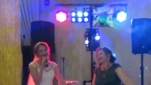 Гости все плакали услышав эту песню смотреть онлайн