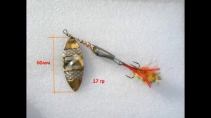 Блесна вертушка со смещенным центром тяжести. Подводное видео игры.