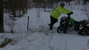 Езда на квадроцикле по снегу