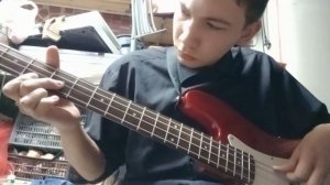 неподключенный бас.