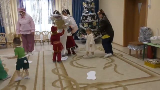 Визитная карточка муз /рук Романюта  Е. А. Победителя Муниц конкурса "Воспитатель  2019г."