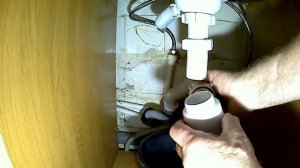 Забилась даже решетка. Самый надёжный способ чистки сифона на кухне.