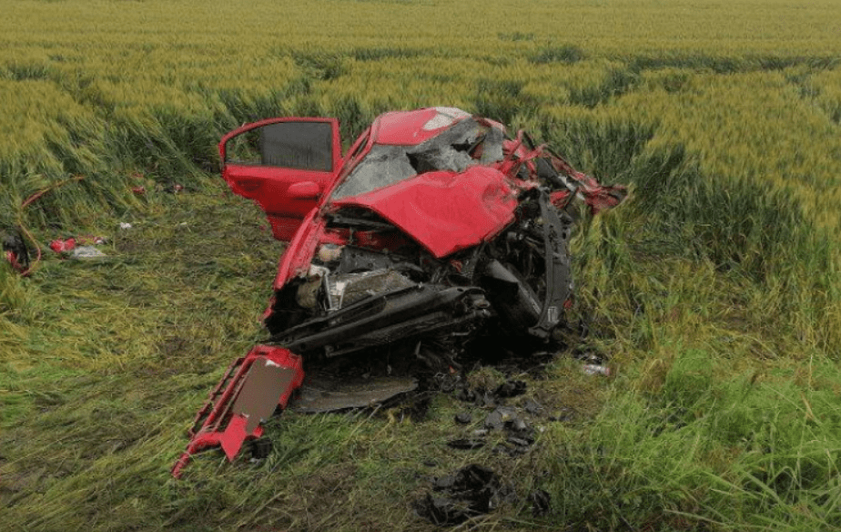 Смертельное ДТП: грузовик раздавил легковушку с семьей в Краснодаре