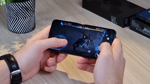 Samsung Galaxy S21 vs S22 | В чём разница? смотреть онлайн