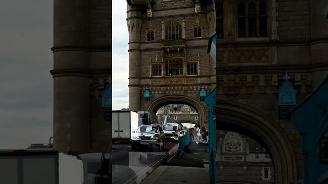 It's a race over Tower Bridge #shorts #vertical #nikon #towerbridge #traffic #cityoflondon