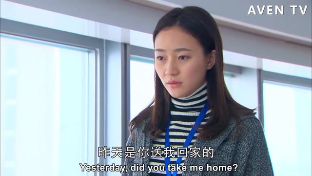 灰姑娘瘋狂買醉想忘掉總裁，可越醉思念越濃，把暖男當成總裁緊緊抱住！ смотреть онлайн