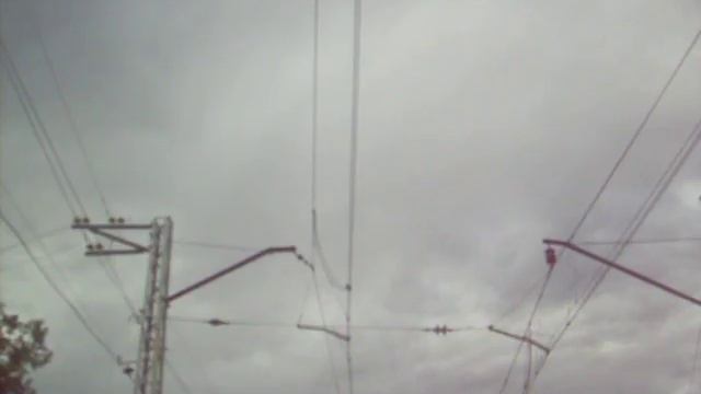 Под поездом!!! Электровоз ЧС7 153 с фирменным поездом 106 Ярославль-Москва смотреть онлайн