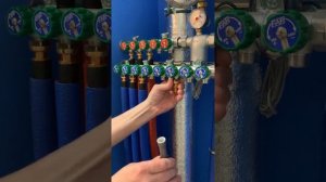 Монтаж труб из сшитого полиэтилена Rehau