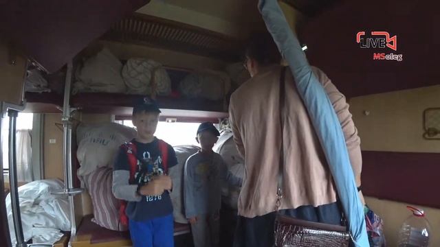 Плацкартный вагон поезда Адлер Минск. Прибыли в Гомель, река Сож.
