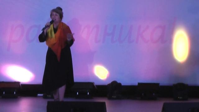 Позади крутой поворот - вдохновено поет Ксения ТОПОЛЬ смотреть онлайн